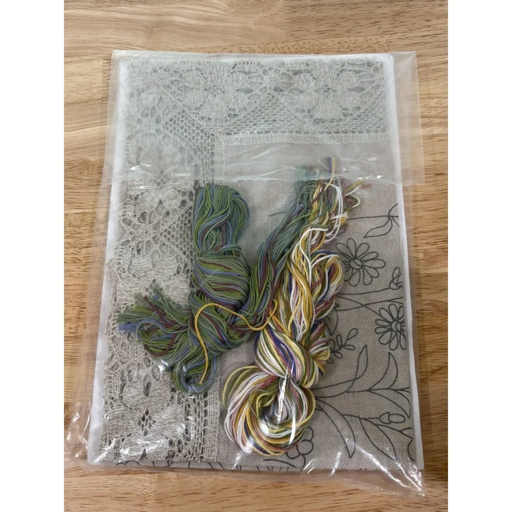 Herrschners WILDFLOWERS TABLE RUNNER Embroidery 100% Cotton 16